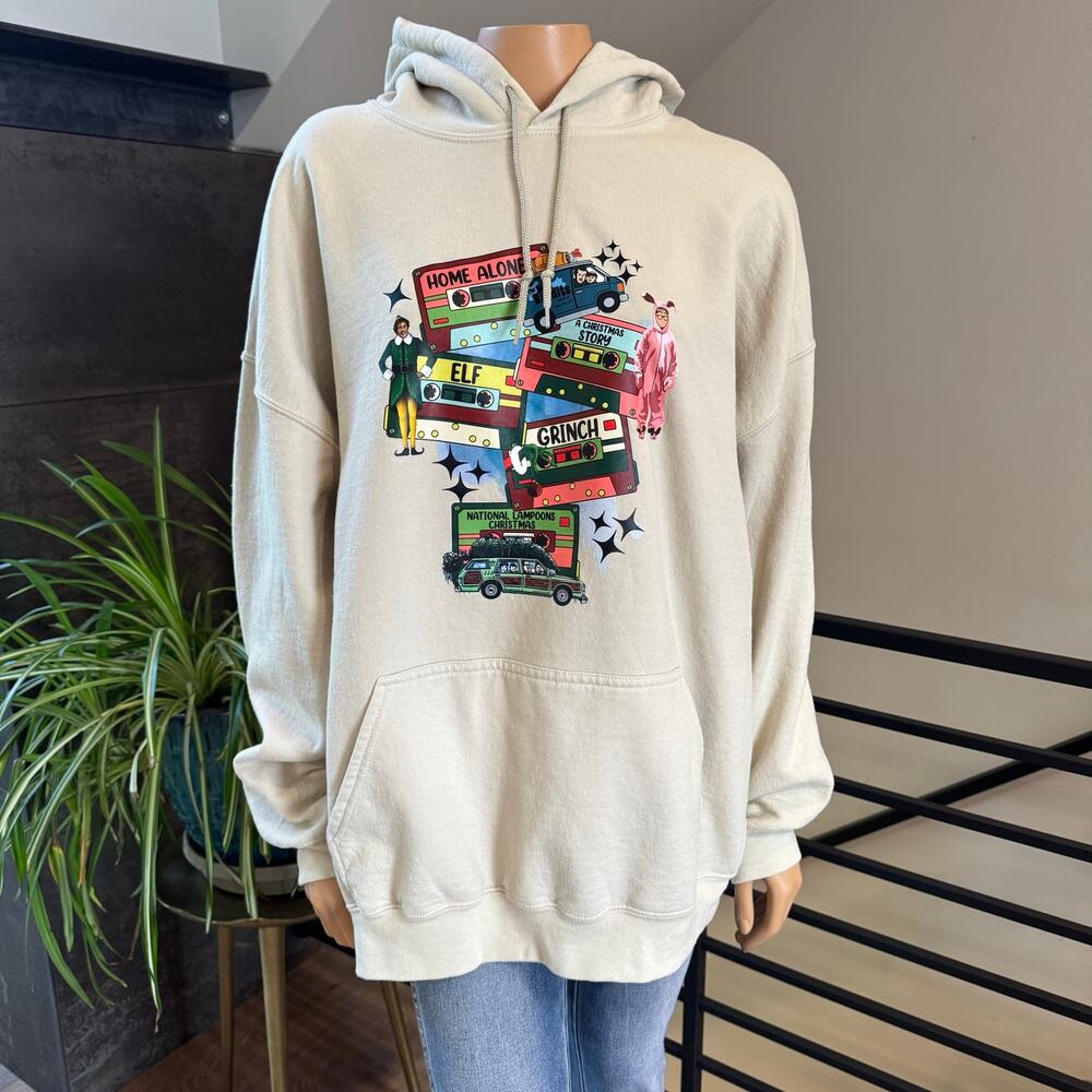 Gildan Christmas Movie Era Hoodie 2XL Cream Retro VHS Cassette Collage Fleece